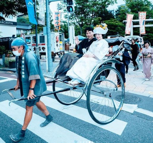 アオイヤマダ,旦那